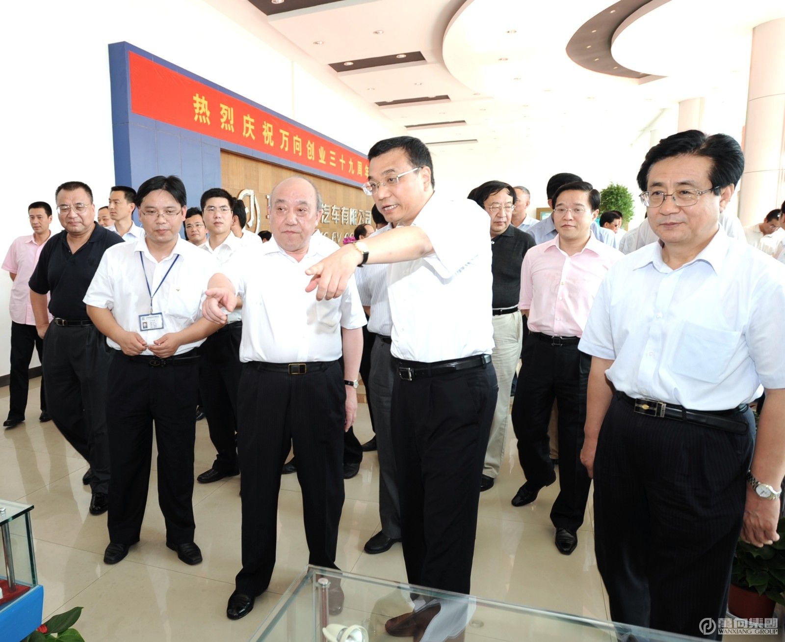 2008年7月7日，国务院副总理李克强视察万向电动汽车。.JPG